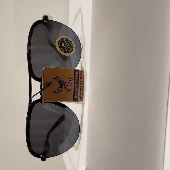 Unisex Sunglasses - Picture 1 of 6